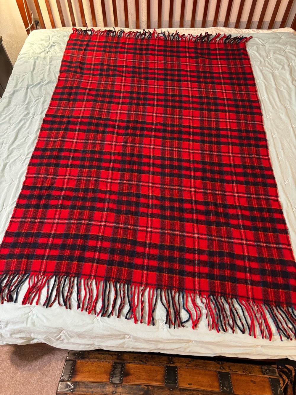 Pendleton Woolen Mills, Red Plaid Fringe Throw Blanket - Cozy Tartan Design